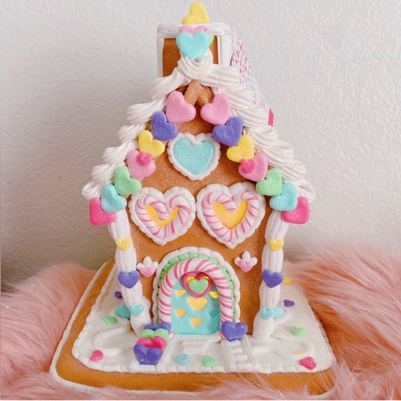 LOVE & CUPCAKES Pastel Valentine’s LightUp Conversation Hearts Gingerbread House - Picture 1 of 3